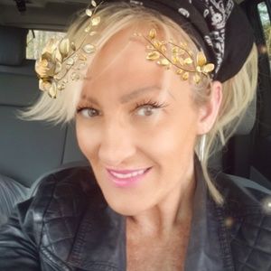 Meet your Posher, Crystal